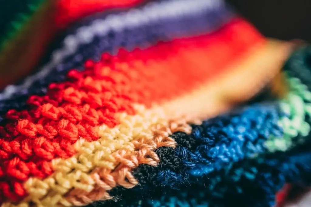 A técnica colorida de crochê que desperta emoção em cada ponto