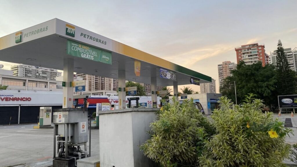 Redução no preço da gasolina: como a medida pode influenciar Petrobras e inflação, segundo análise da XP