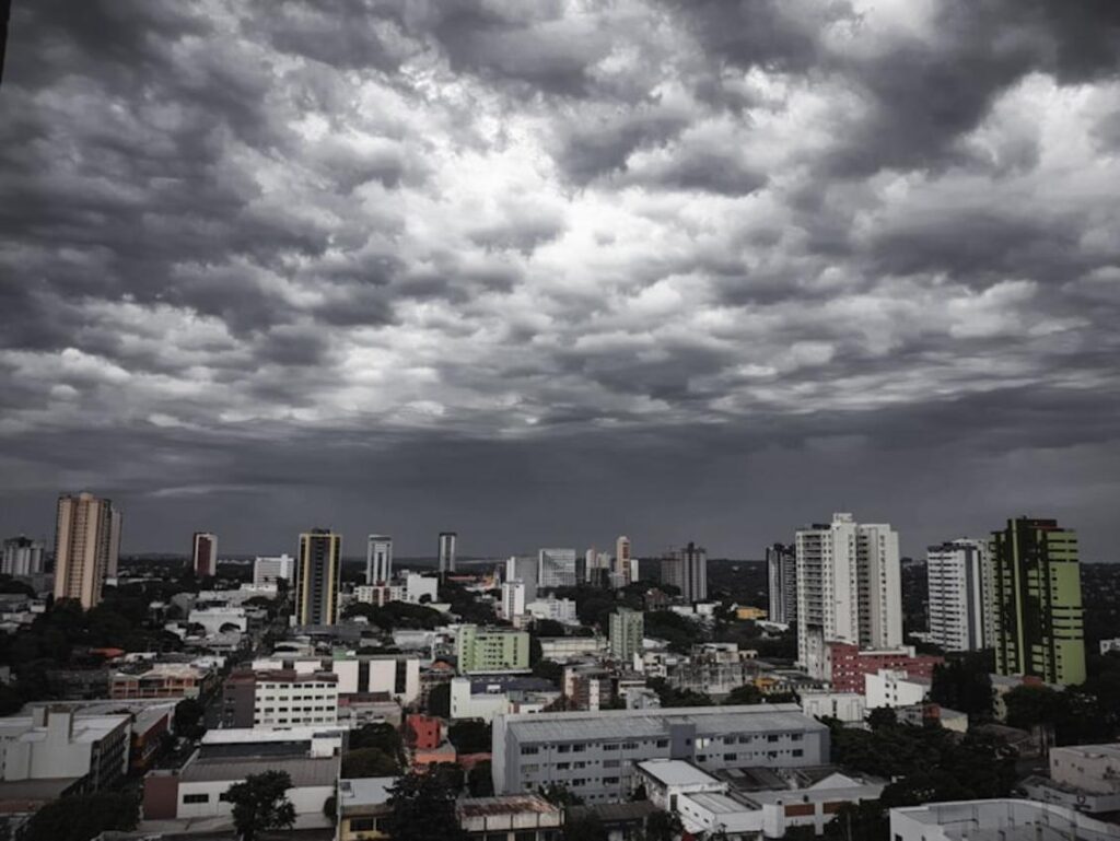 Tempestades e ventos fortes colocam 144 cidades mineiras em alerta; confira quais são