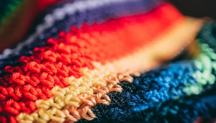 A técnica colorida de crochê que desperta emoção em cada ponto