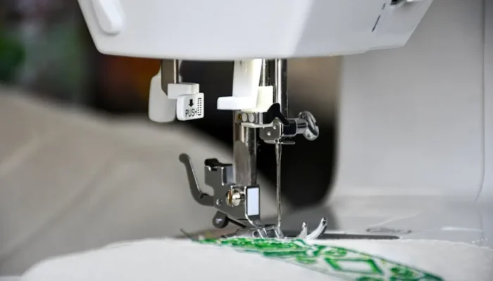 Conheça 5 maquinas de costura que faz bordado em 2025
