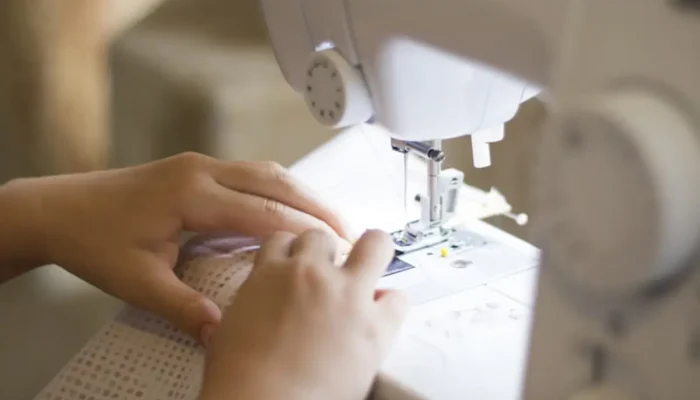 Essa máquina de costura boa e barata está conquistando as costureiras