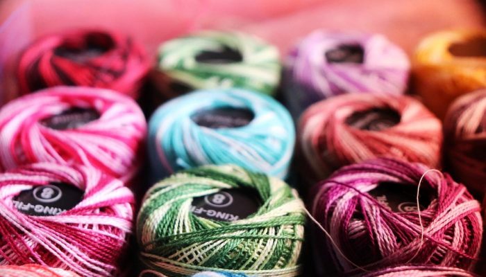 O poder dos fios metalizados que estão dando brilho e elegância às criações em crochê