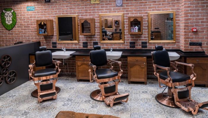 Fiscalização do Procon leva dicas e orientações a barbearias e salões de beleza em Piracicaba