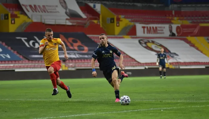 Liverpool dá sinal verde e técnico detalha colaboração especial para o Aston Villa na Liga Europa