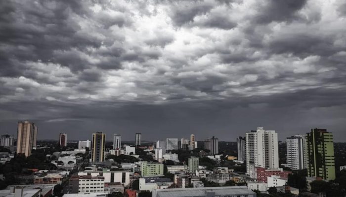 Tempestades e ventos fortes colocam 144 cidades mineiras em alerta; confira quais são